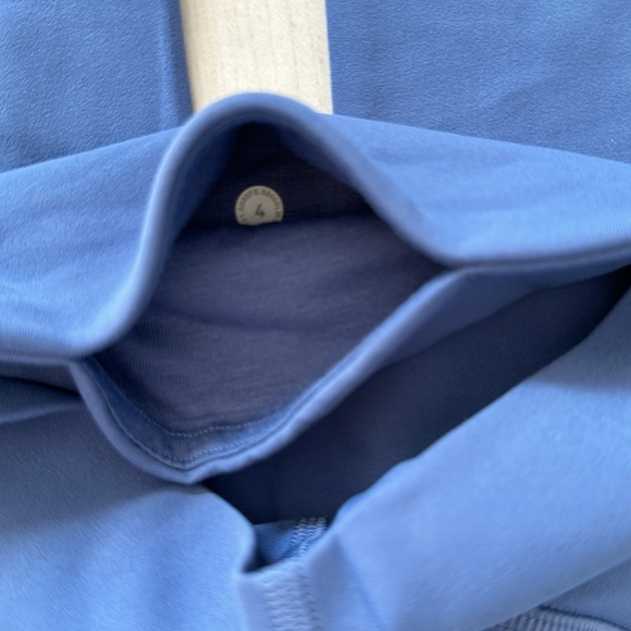 Lululemon l leggings 24 inch from inseam. Size 4 - Picture 5 of 6